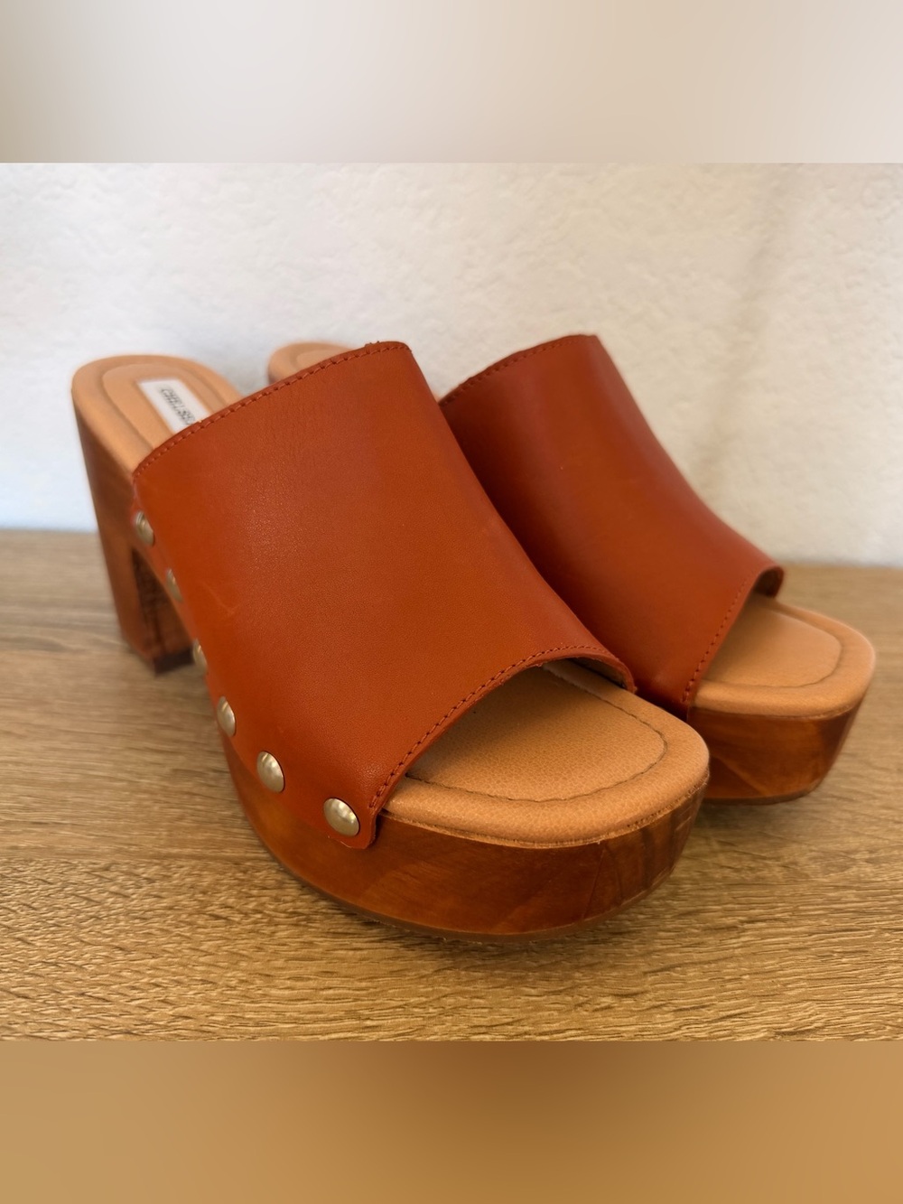 Chelsea & Violet Cognac Leather Slide Clogs ~ Size 6.5